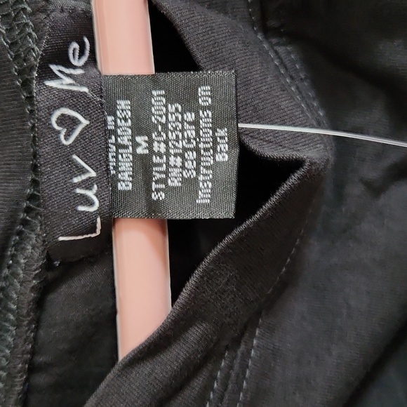 Adorable photo black top Love 💗 Me size medium - Picture 3 of 6